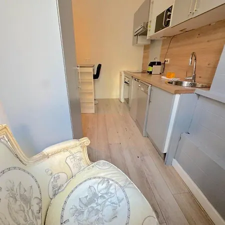 600m Port, Tramway, Clim, Wifi Apartman