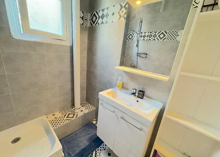 600m Port, Tramway, Clim, Wifi Apartment Nizza