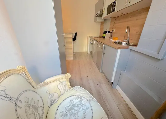 600m Port, Tramway, Clim, Wifi Apartment