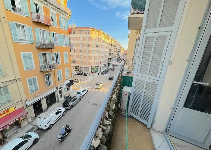 600m Port, Tramway, Clim, Wifi Apartment